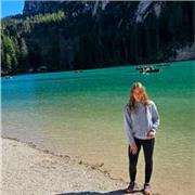 Studentessa universitaria nella facoltà di Scienze dell'educazione e della prima infanzia offre ripetizioni o aiuto compiti